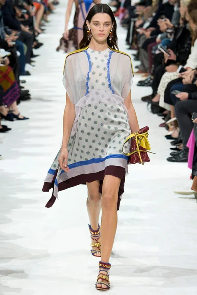 Look 25